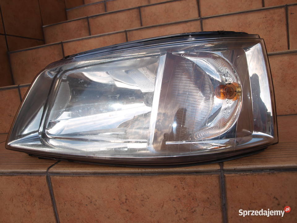 VW Transporter T5 lampa lewa przód 2003 2009r osobowe