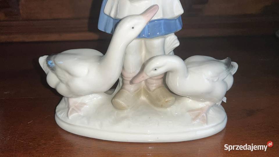 Figurka dziewczynki karmiącej gąski Syg GDR i Gdańsk