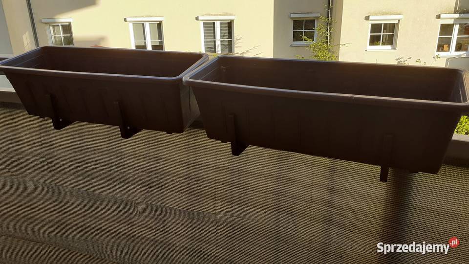 Skrzynki balkonowe na parapet okienny