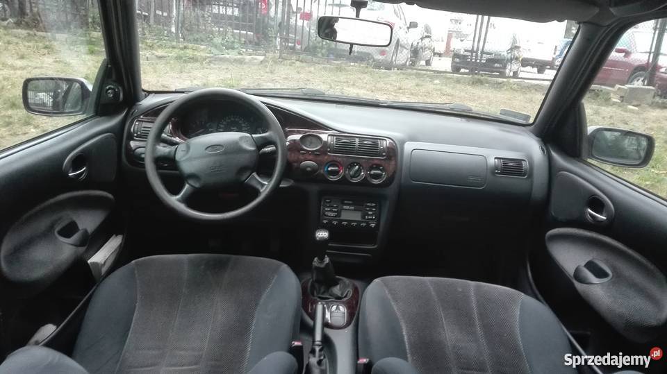 Ford escort 16 ghia Radom