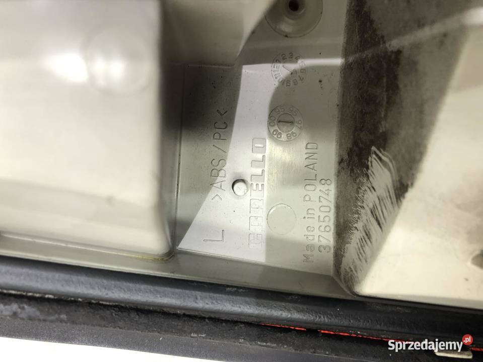 LAMPA LEWY TYŁ OPEL VECTRA B KOMBI 90585001