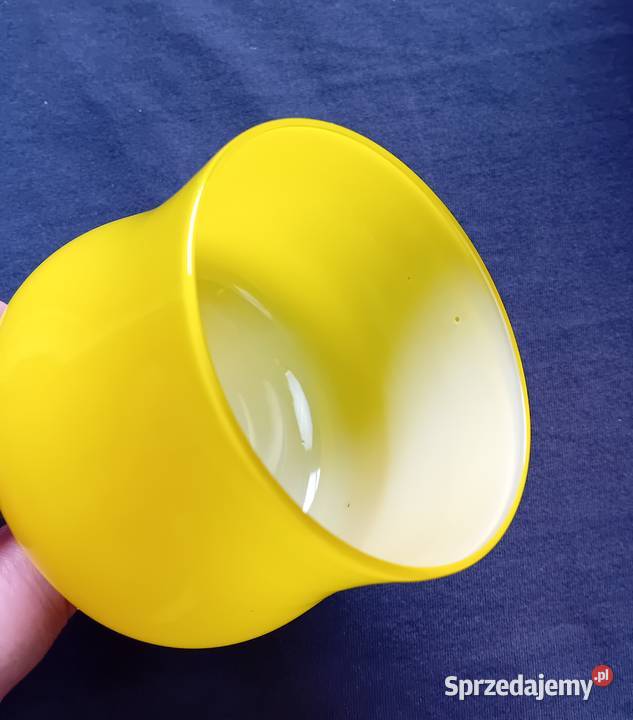 Żółty kielich koniakówka Aseda Glasbruk Autor Koźminek