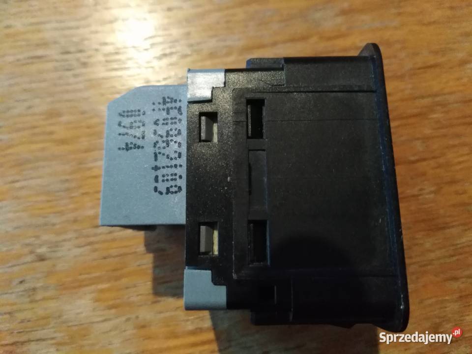 WŁĄCZNIK ALARMU ODCHOLOWANIA AUDI A6 C6 4F0 04 Sławno