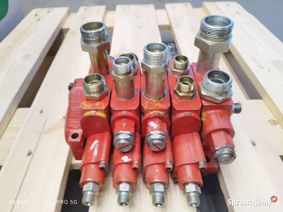 Rozdzielacz 205299 099530761 Manitou MLT 627 Części maszyn i innych pojazdów Wilkowo