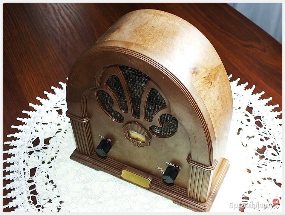 Piękne radio w starym stylu lat 2030 Retro Żary