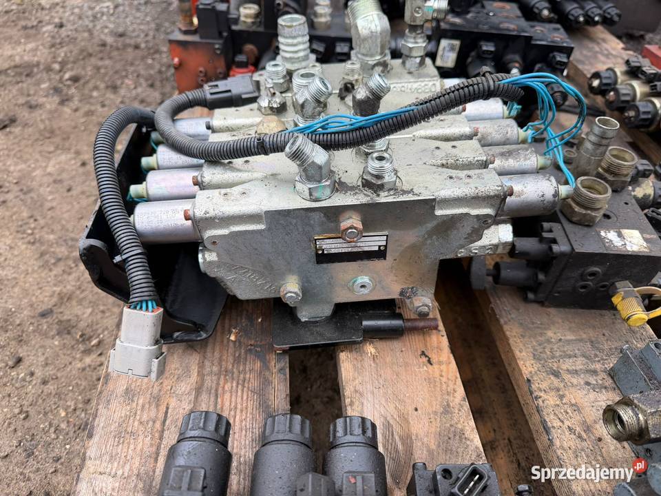 Rozdzielacz hydrauliczny czterosekcyjny HYSTER śląskie Antonie