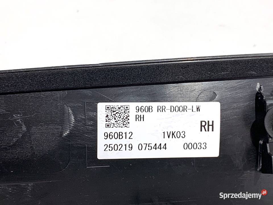 LISTWA DRZWI PRAWY TYŁ LEXUS LBX Crossover podkarpackie