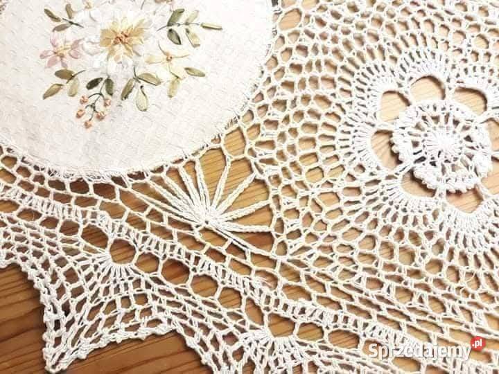 Obrus szydełko plus wstawki z haftem Alwernia