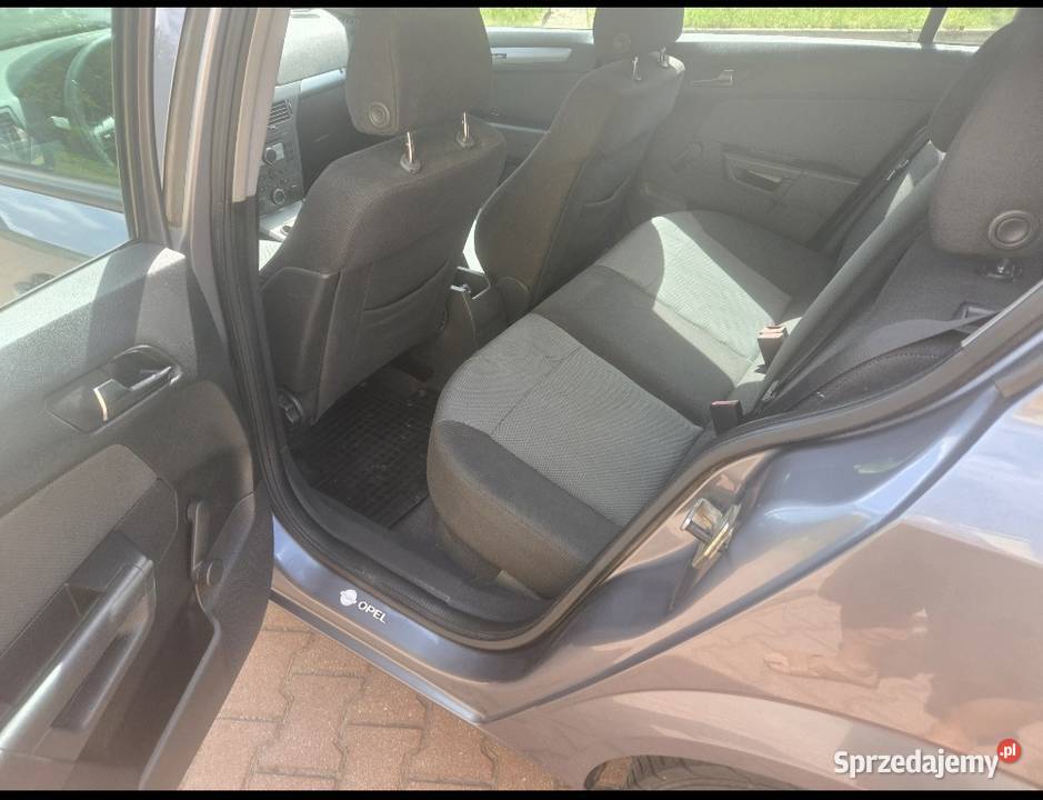 Opel Astra 16 benzyna 2005 długie opłaty manualna Łódź