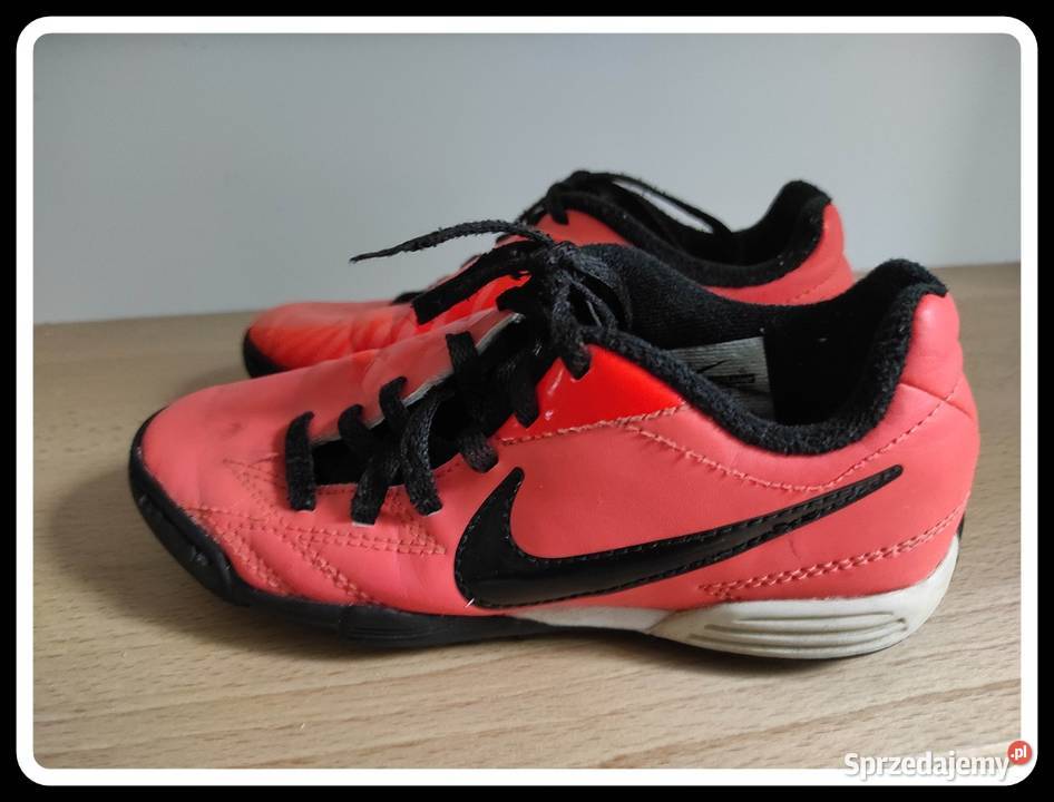 NIKE buty sportowe halówki do piłki nożnej 30 Sportowe
