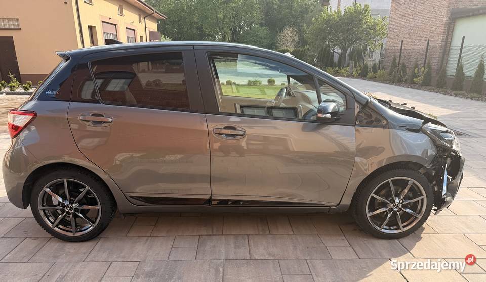 Toyota Yaris III 15 Selection 2019r 44163 Marki