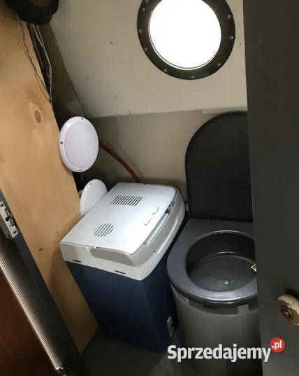 Łódź motorowa kabinowa