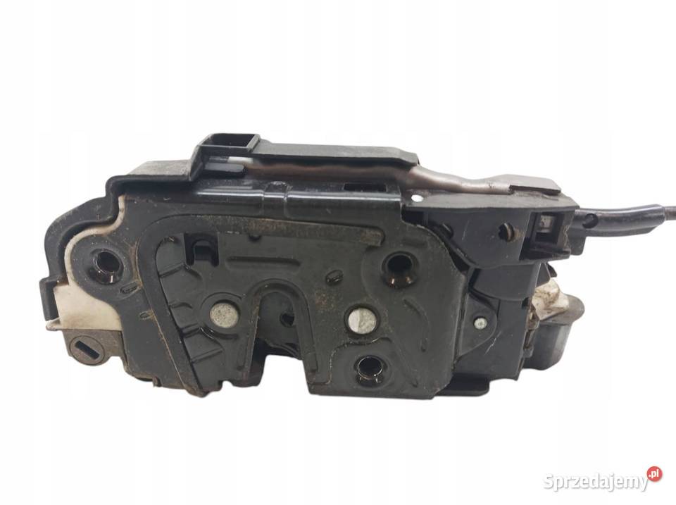 ZAMEK DRZWI PRAWY TYŁ 6R 6R4839016 VW Volkswagen
