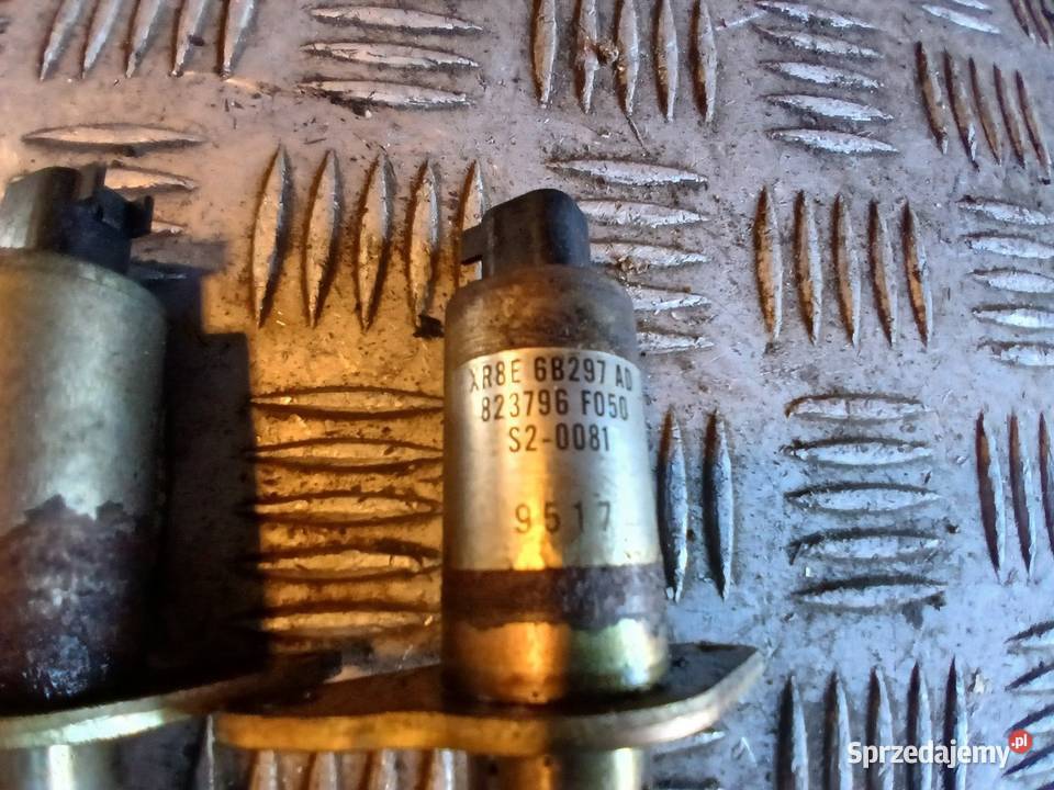 Zawór faz rozrządu Jaguar 30 V6 XR8E6B297AD Rok produkcji 2001 Radłów