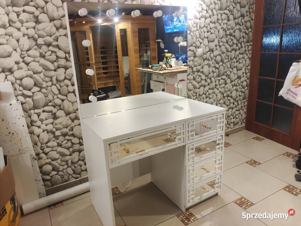 Toaletka z lustrem kosmetycznym Nowy Sącz