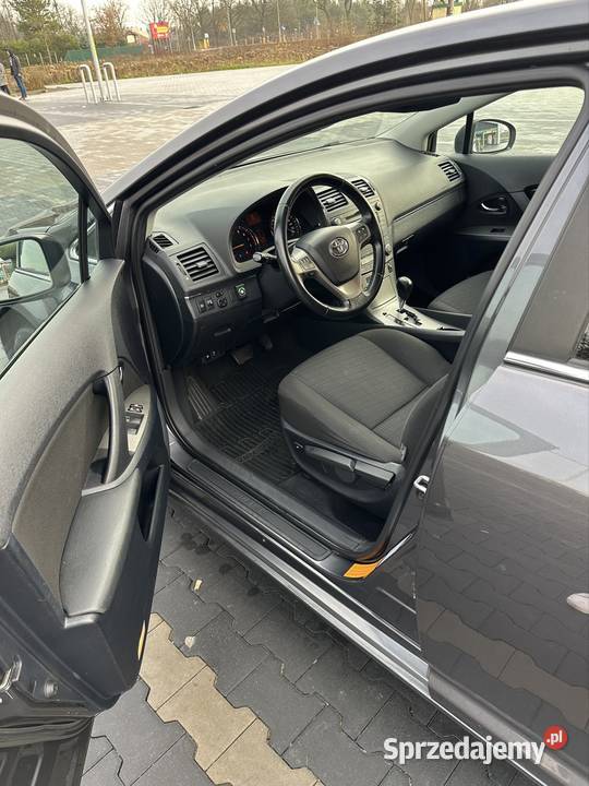 Toyota Avensis z 2009 r AUTOMAT 18 benzyna GAZ 147KM Skierdy