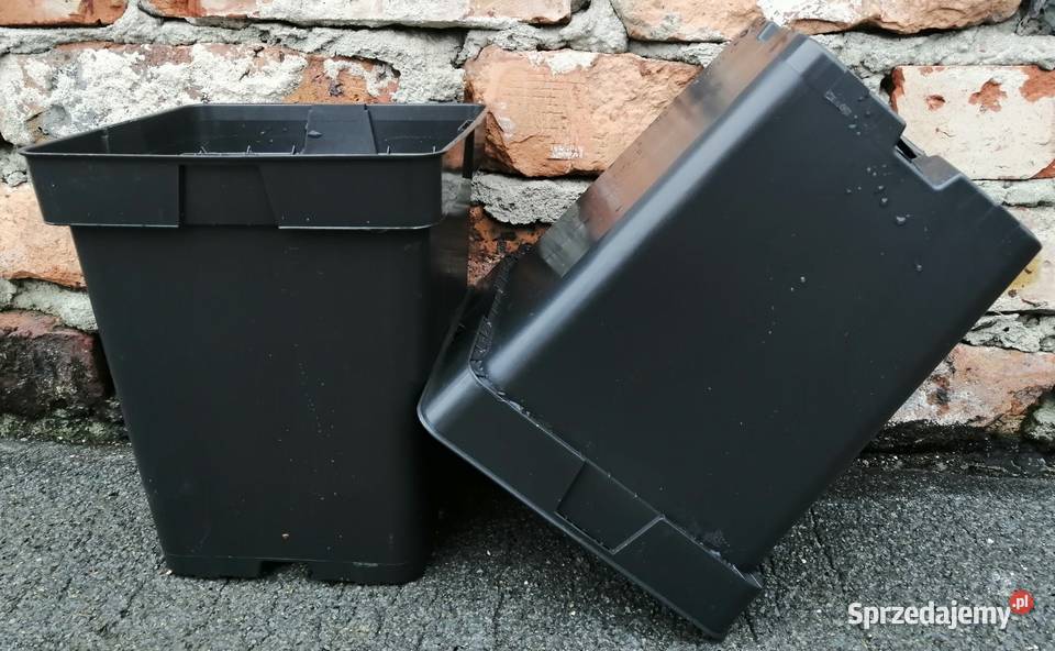 Doniczki P18 wysokie 5L 1 18x18x215 czarne Pozostałe