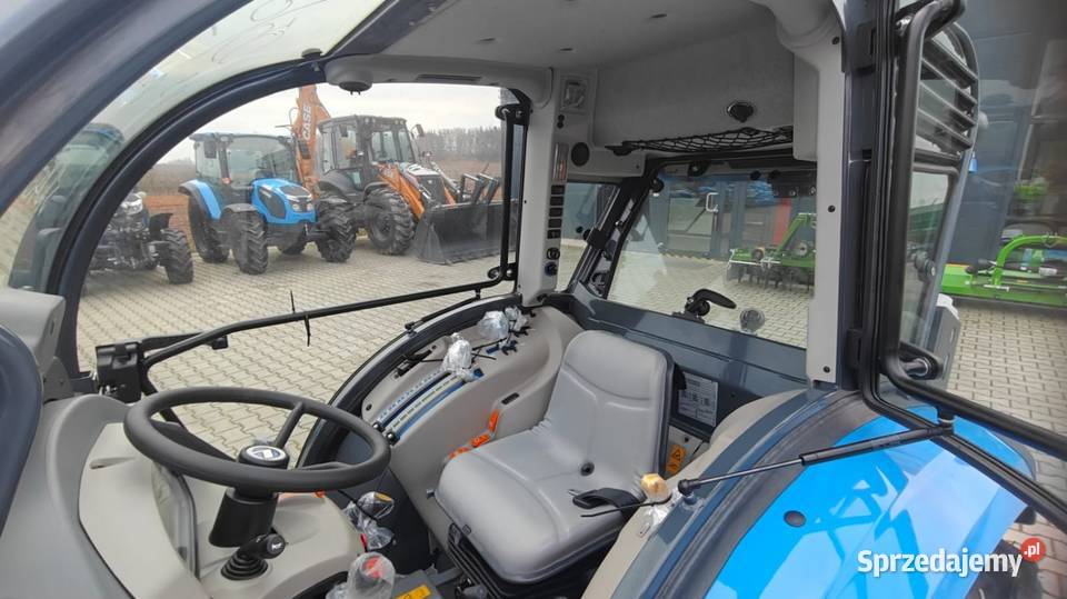 Ciągnik pod tunele do malin LANDINI REX370F z Czerwińsk nad Wisłą