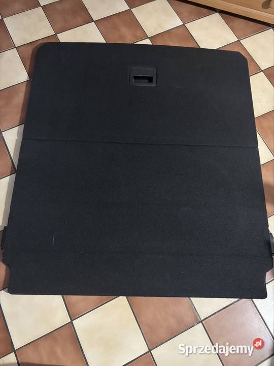 Jest to oryginalna podłoga bagażnika do samo wielkopolskie Zduny