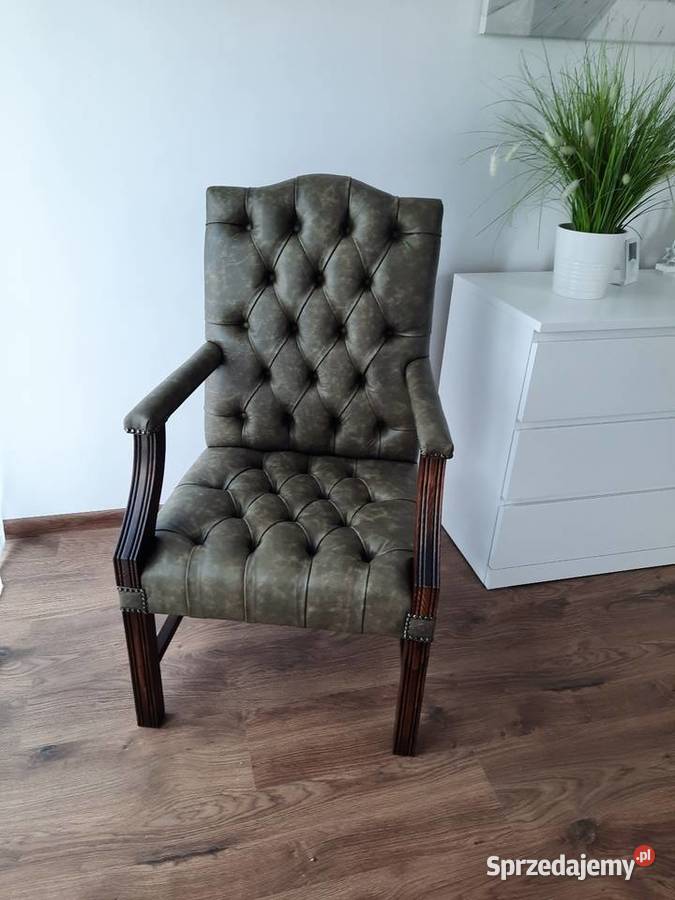 Fotel stacjonarny Chesterfield Włoska postarzana sprzedam
