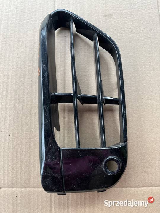 BMW X1 F48 PRAWA KRATKA ZDERZAKA ATRAPKA