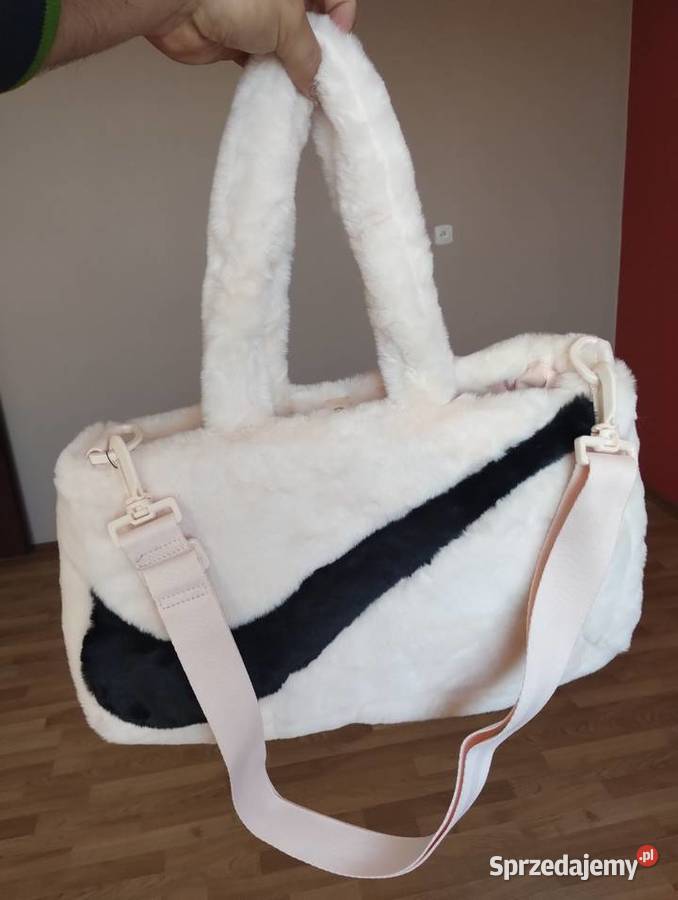 Nike torebka z futerka różowa puszysta na ramię Piątnica Poduchowna