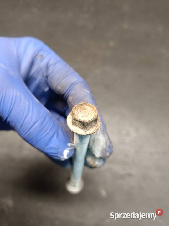 Śruba szpilka mocowanie silnika silnik części Silniki i osprzęt Gołaczewy sprzedam