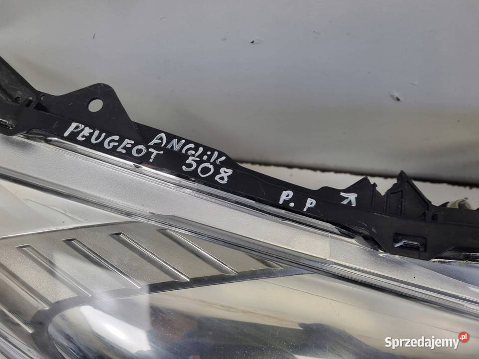 LAMPA PRAWA Peugeot 508 prawy przód przednia osobowe Chełm
