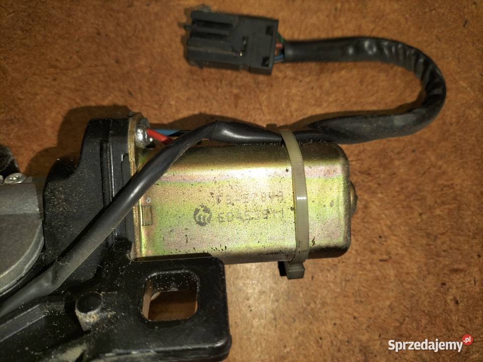 Zamek pokrywy bagażnika BMW E65 E66 Poręba
