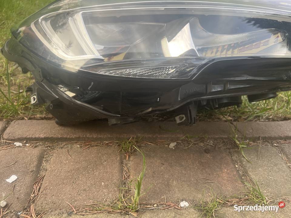 Lampa przod prawa opel crosllandx Margonin sprzedam