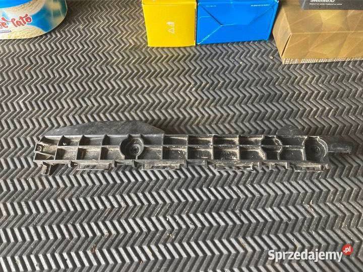 Ślizg zderzaka prawy tył Toyota Auris II Winiary