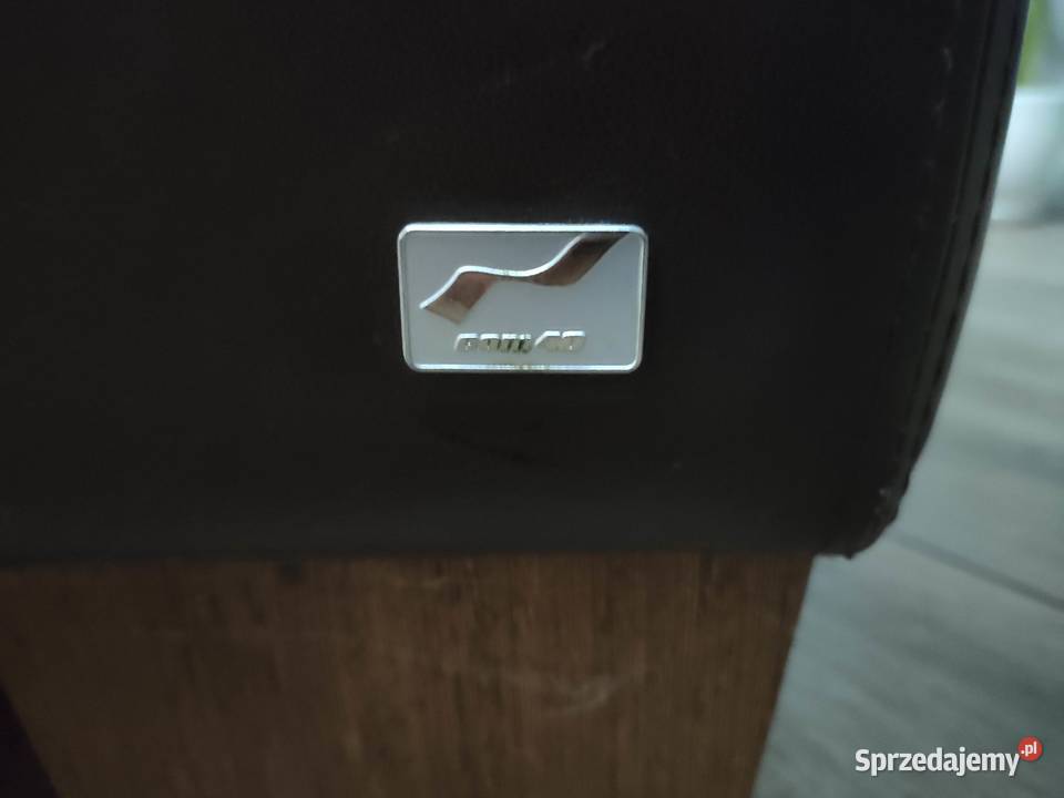 Fotel 96x96 i dwie pufy 84x78 w skórze Szadek sprzedam