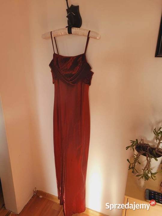 Długa suknia satynowa Koło