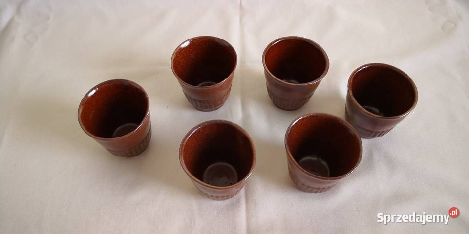 Kubeczki z brązowej ceramiki z czasów PRL u kujawsko-pomorskie Bydgoszcz