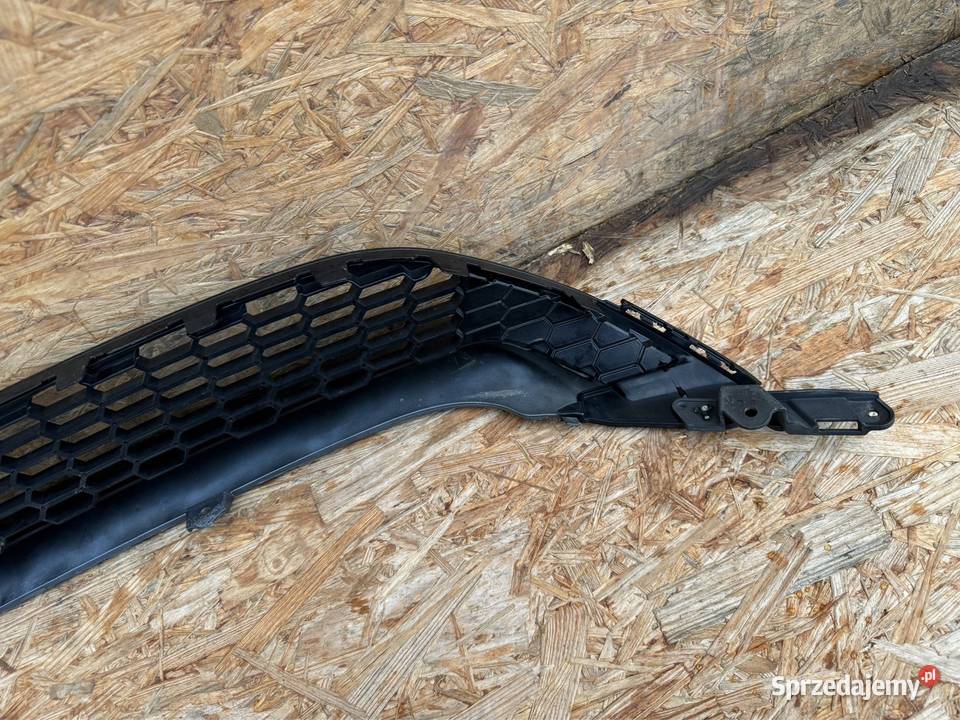 Środkowa kratka dolna zderzaka przód spoiler Międzychód