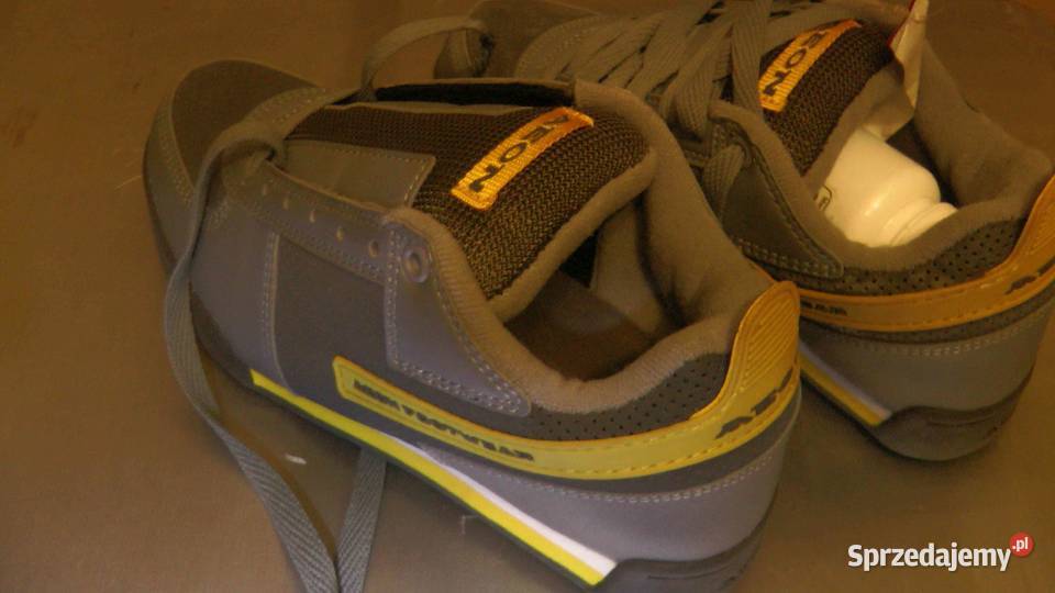 Bluza Clinic Buty na deske DC Vans Starachowice sprzedam