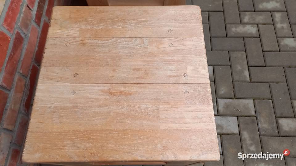 Stolik drewniany kawowy kwadratowy z półką 2
