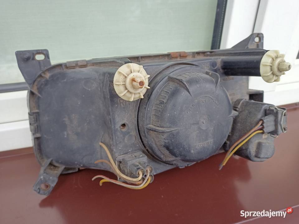 VW Passat B3 lampa przednia prawa reflektor Sieradz