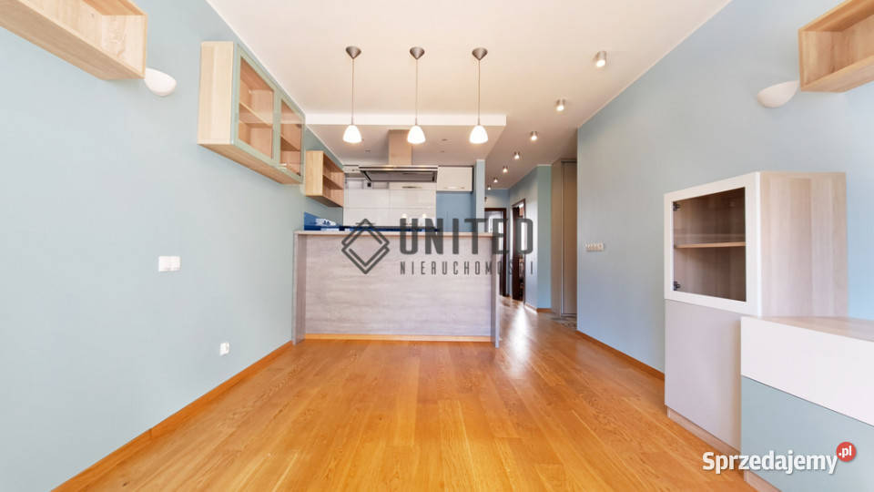 Fashion Outlet BalkonGarażPark Rok budowy 2015