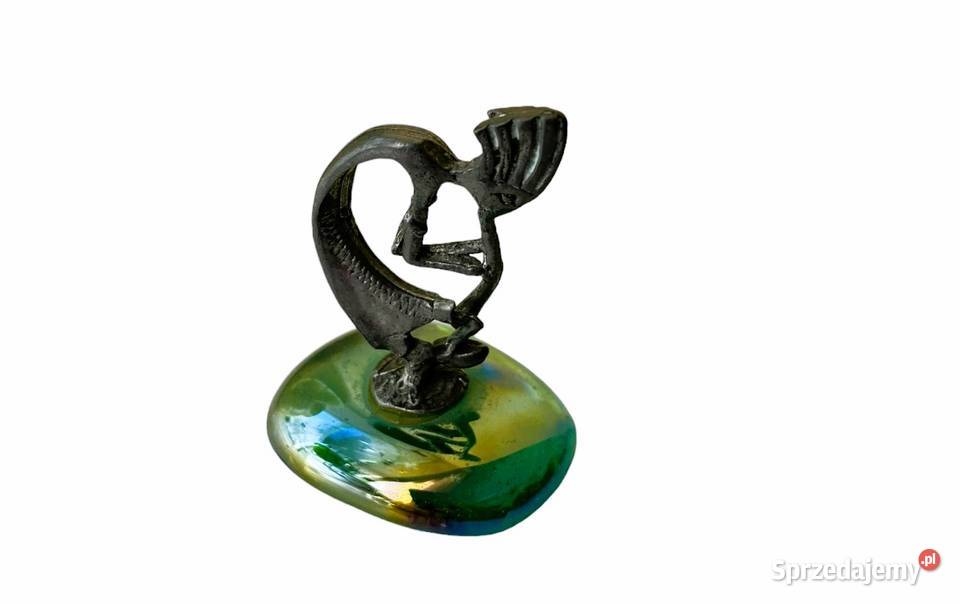 Figurka Kokopelli na dekoracyjnym kamieniu