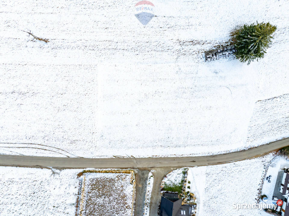 Widokowa działka budowlana w Czerwiennem 2 Ząb asfalt Czerwienne