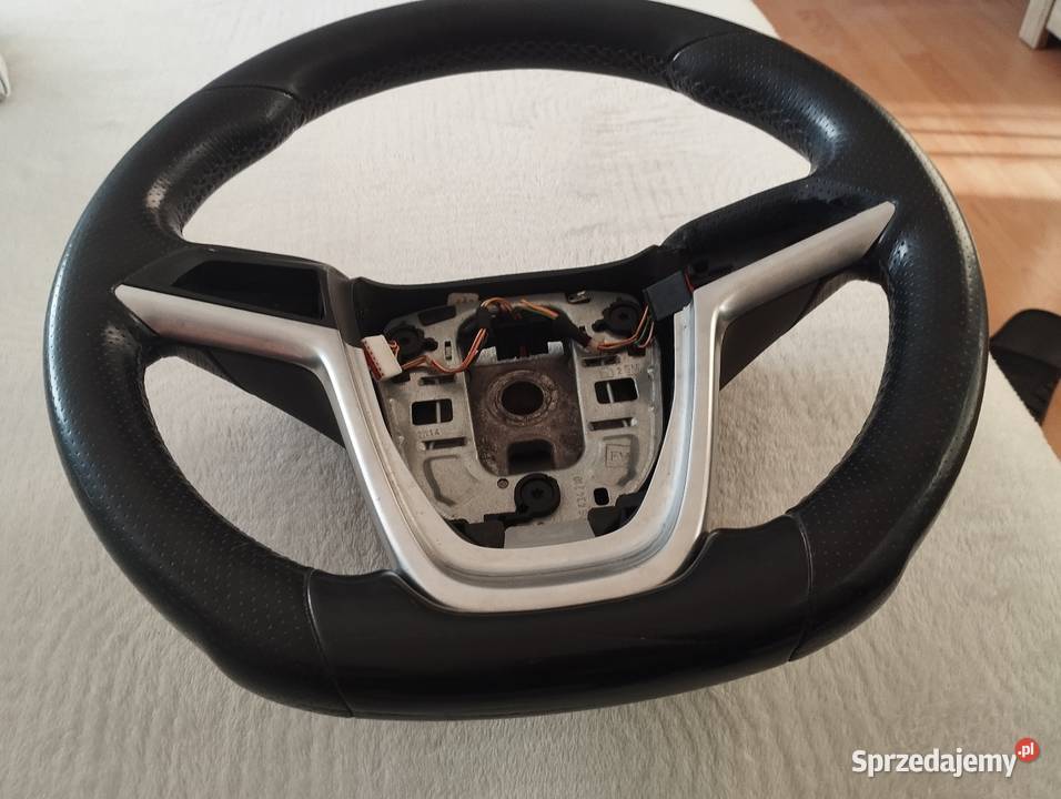 Opel Astra J IV Zafira kierownica wielofunkcyjna Szarłata