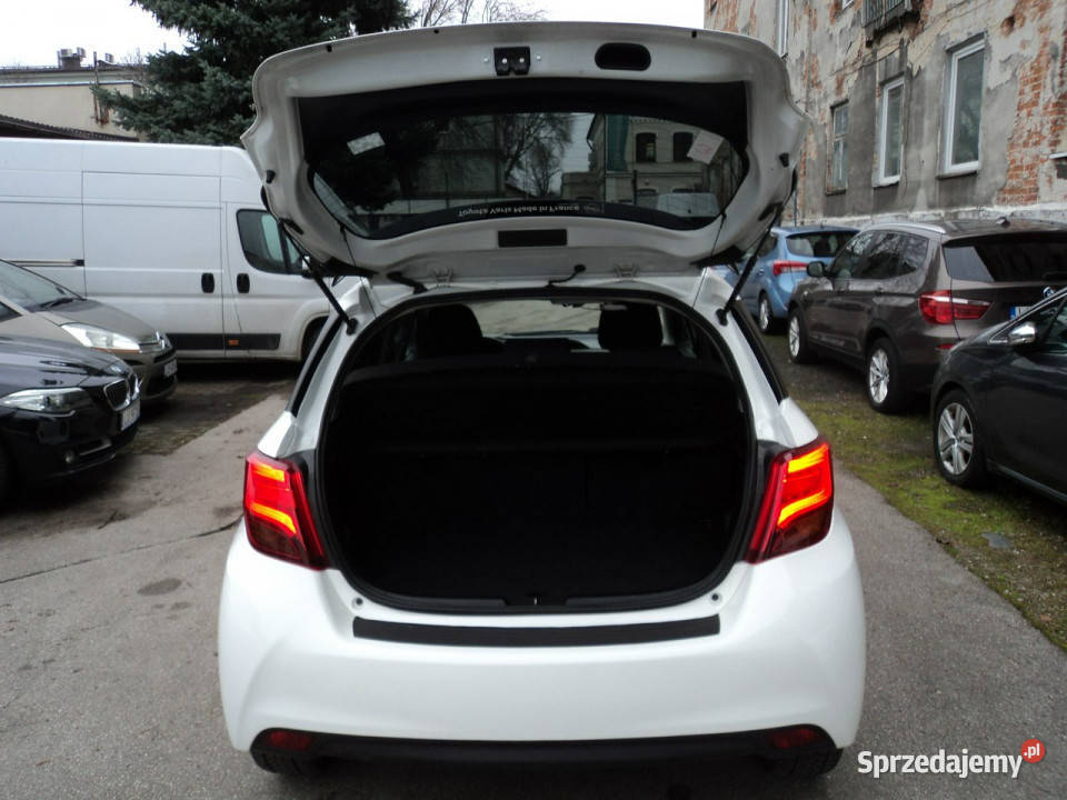 Toyota Yaris sprzedam ładną TOYOTE YARIS z 2015r