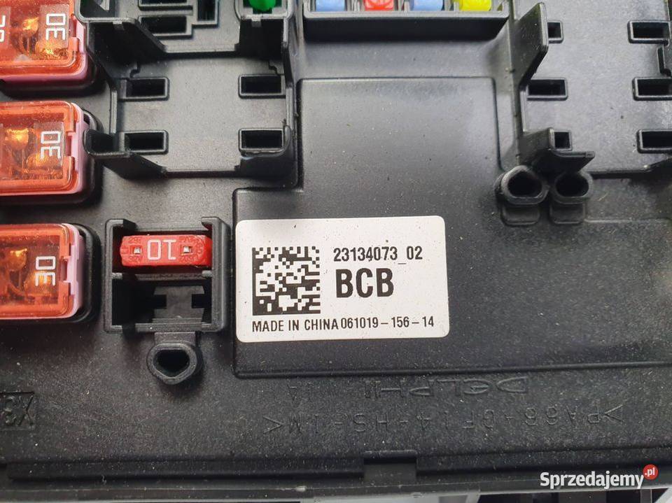 SKRZYNKA BEZPIECZNIKÓW CADILLAC CTS 23134073 BCB Lipno