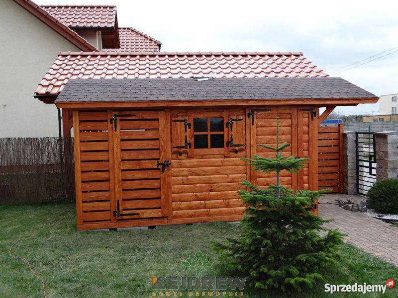 Domek z szerokimi drzwiami z okienkiem drewutnia Piła Pierwsza