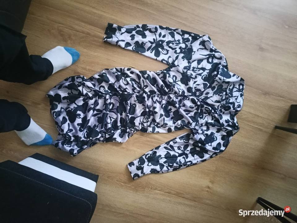 Sukienka w czarnobiały kwiatowy wzór Zara Krzyż Wielkopolski
