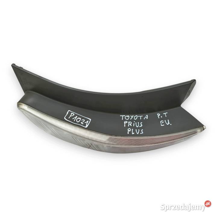 LAMPA PRAWA TYŁ Toyota Prius Plus tylna prawy