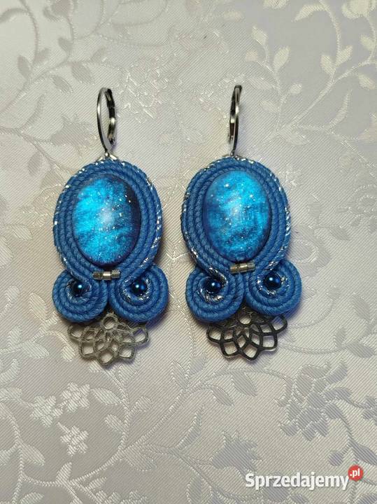 LODOWE KOLCZYKI Z ŻYWICĄ SUTASZ