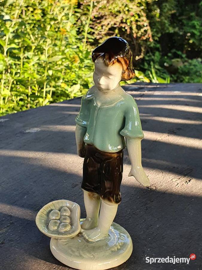 Stara porcelanowa figurka z Rumunii Porcelana i szkło Myszków