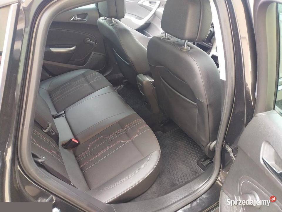 Opel Astra 14 Turbo 140 2012r Bogate wyposażenie 1362cm3